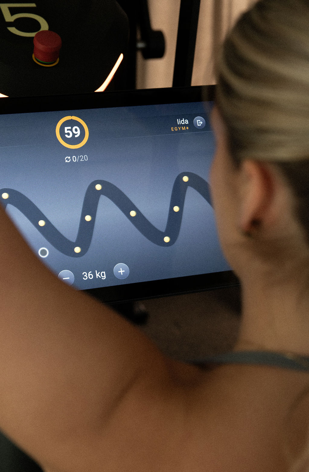 EGYM-näyttö näyttää treenin edistymisen